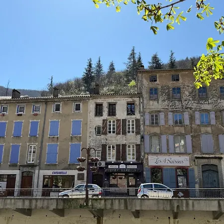 Sur Les Quais *
