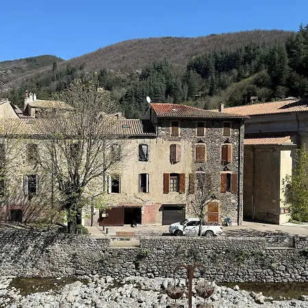 Sur Les Quais Apartmán